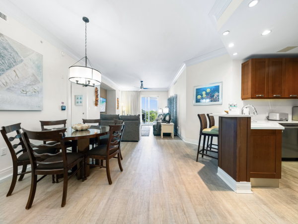 Siesta Key luxury  On Beach Walk to Restaurants & Shopping
